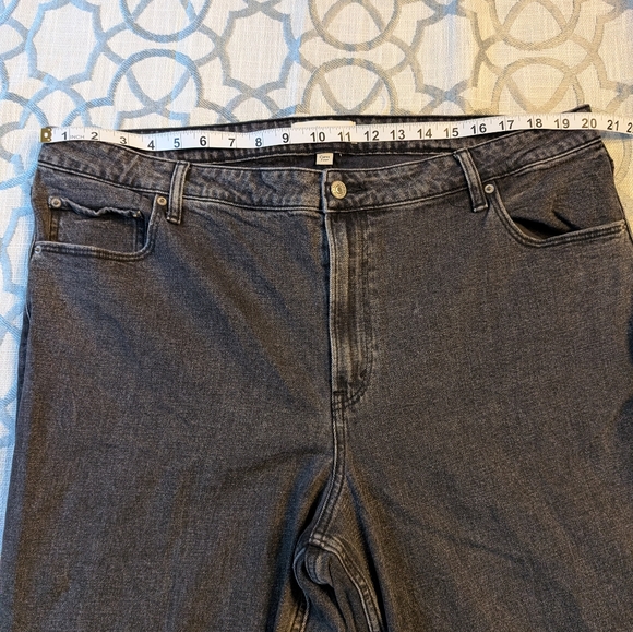 Abercrombie And Fitch, Black The Mom High Rise Straight Leg Jeans. Size 35/20R - Picture 5 of 6